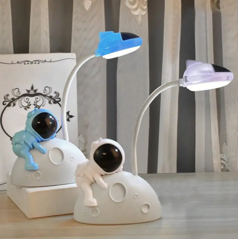 LED stolna svjetiljka DL-15 – Moderni dizajn s astronautom - KIKY STORE