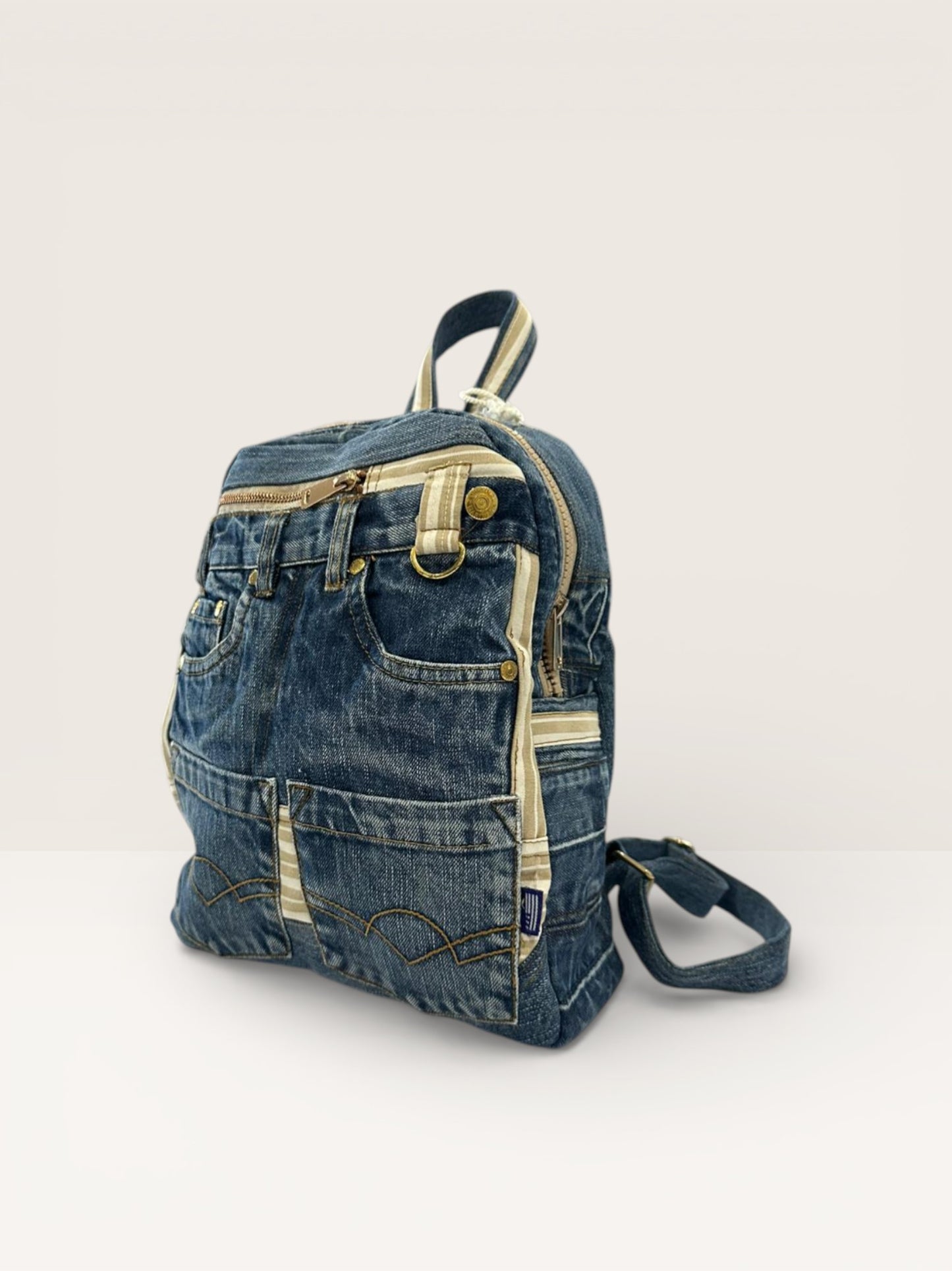 Denim Ruksak „Vintage Pocket“ – Ručni Rad