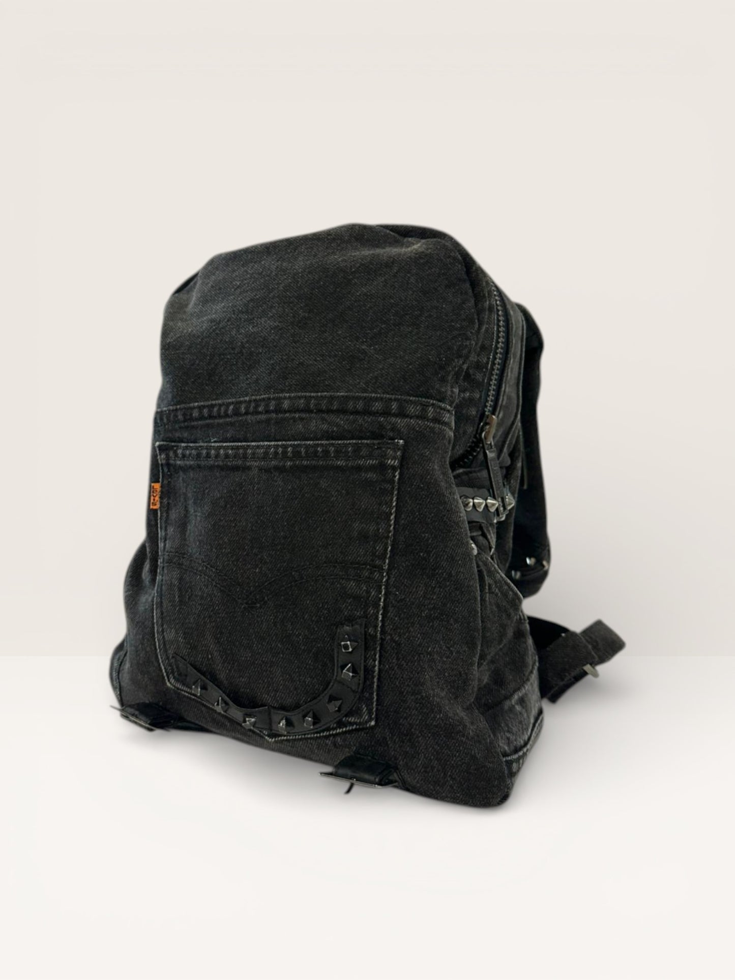 Denim Ruksak „Urban Rebel“ – Ručni Rad