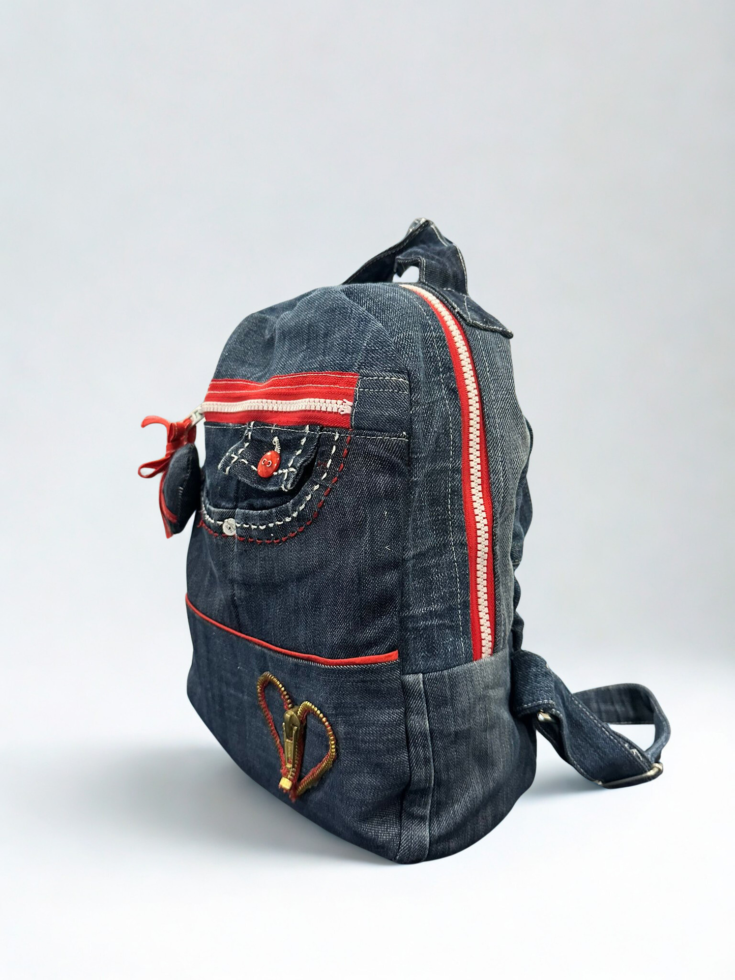 Denim ruksak “Red Heart” – UNIKAT KIKY STORE