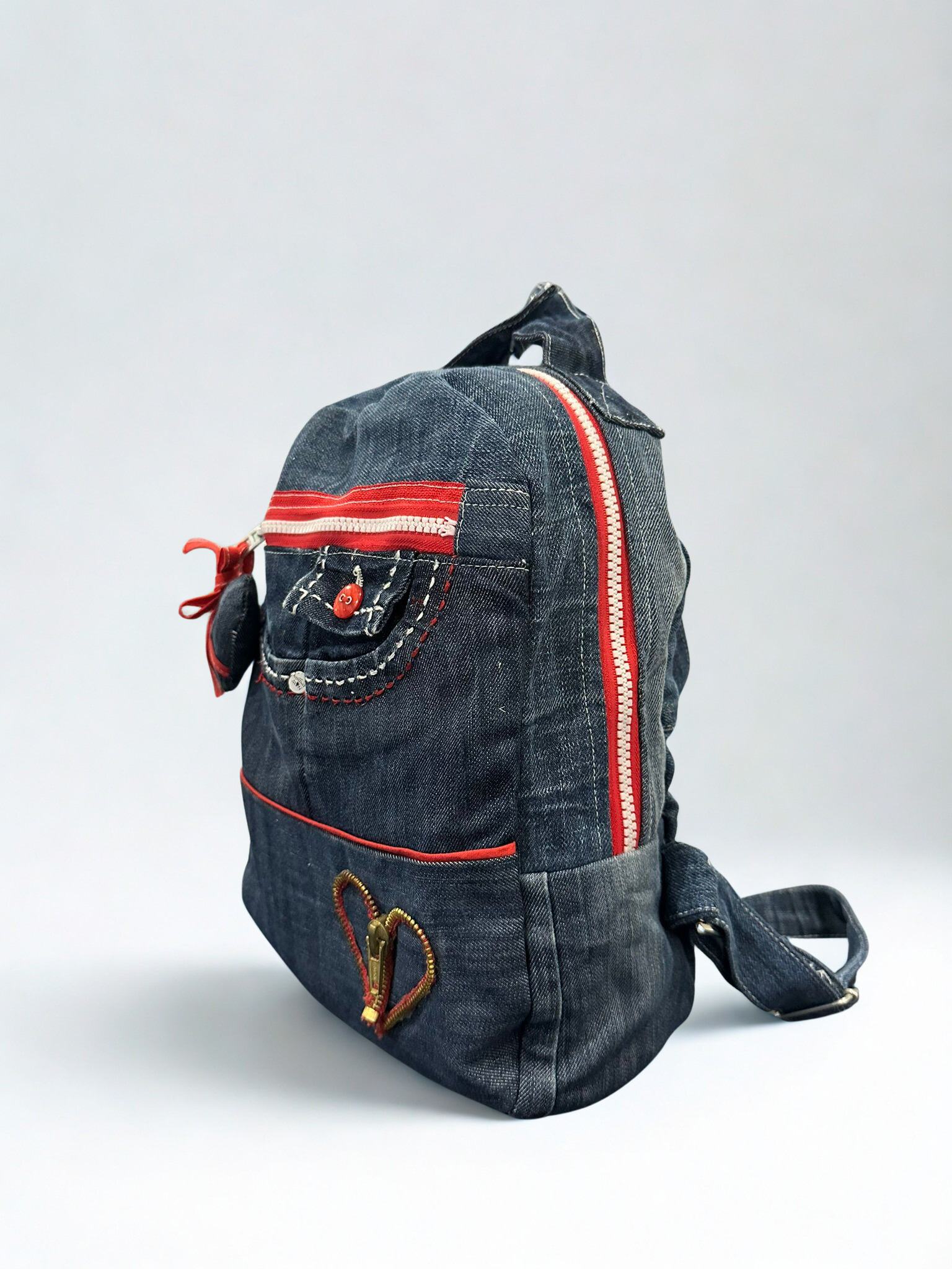 Denim ruksak “Red Heart” – UNIKAT KIKY STORE
