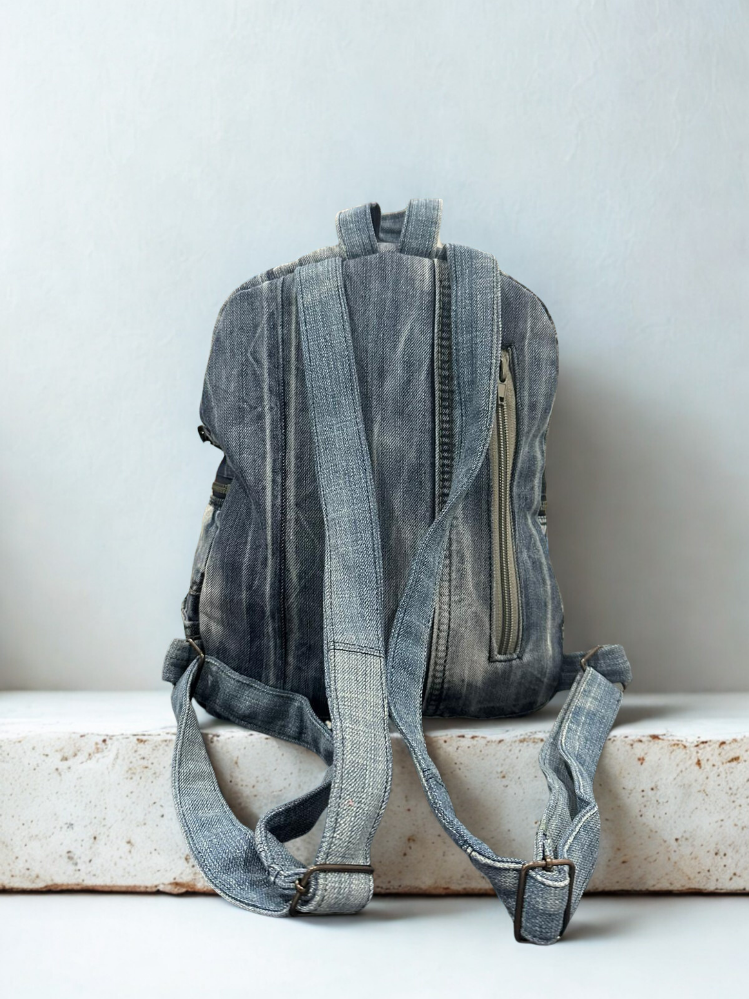 Denim ruksak “Urban Patch” – Unikat 1/1 KIKY STORE