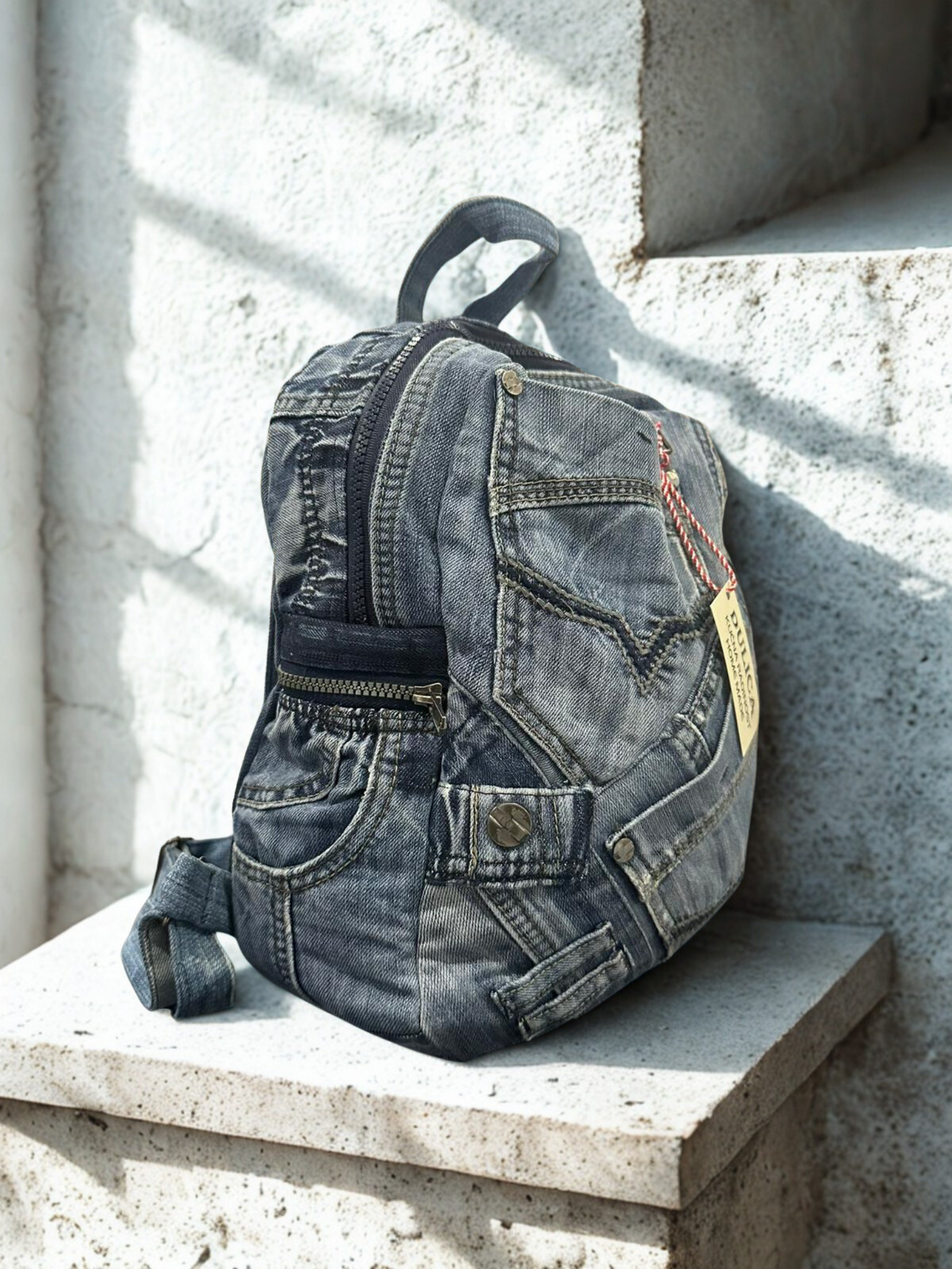 Denim ruksak “Urban Patch” – Unikat 1/1 KIKY STORE
