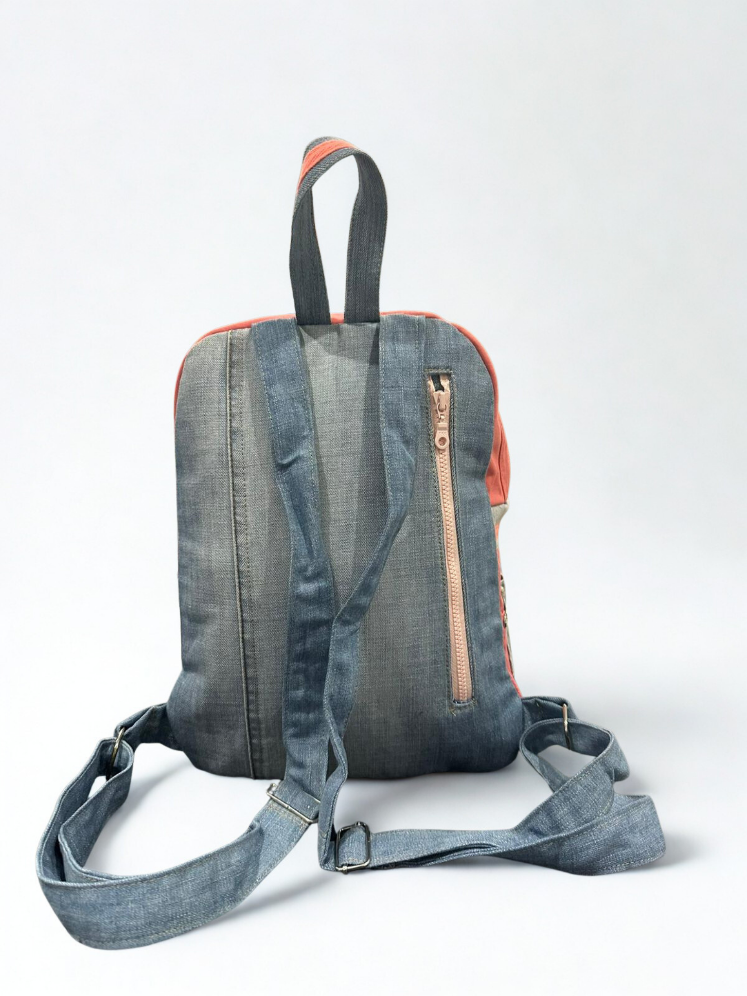 Denim ruksak “Coral Patch” – ručni rad, unikat KIKY STORE