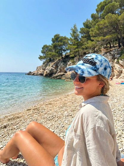 Croatia Tie-Dye Šilterica – Plava Batik s 3D Natpisom