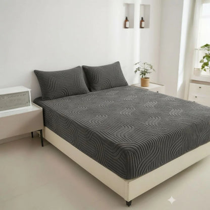 Premium Flanel Plahta s Gumicom 200×200 cm linijski uzorak + 2 Jastučnice GRATIS