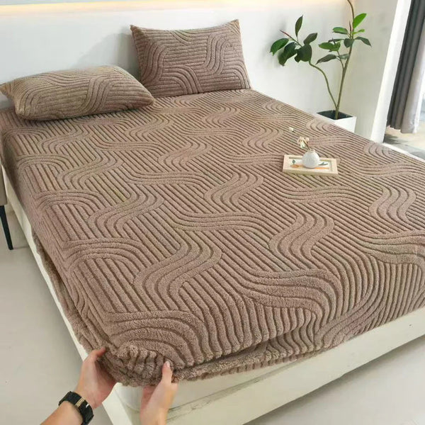 Premium Flanel Plahta s Gumicom 200×200 cm linijski uzorak + 2 Jastučnice GRATIS KIKY STORE