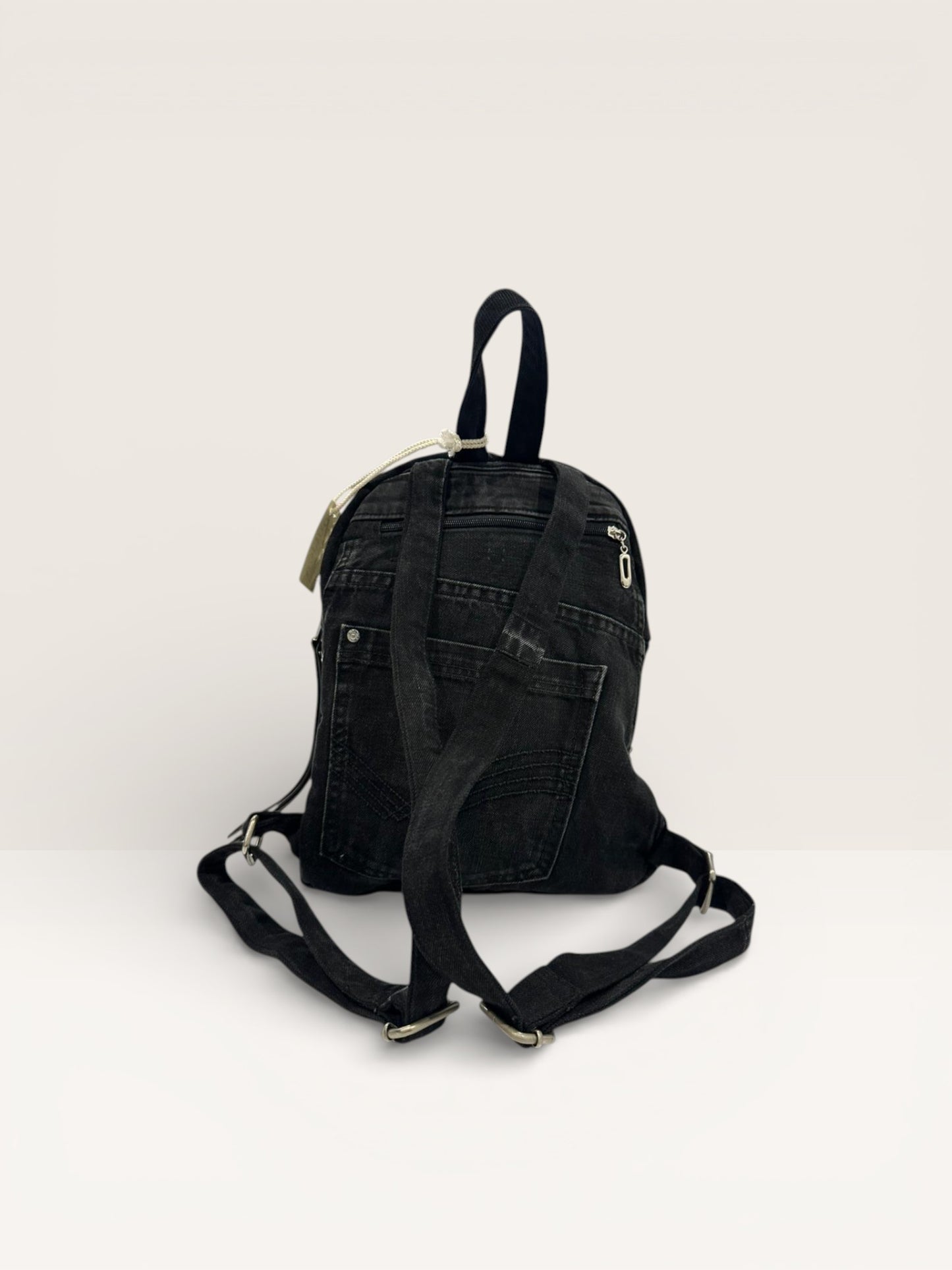 Denim Unikatni Ruksak „Black Rock“ – Ručni Rad