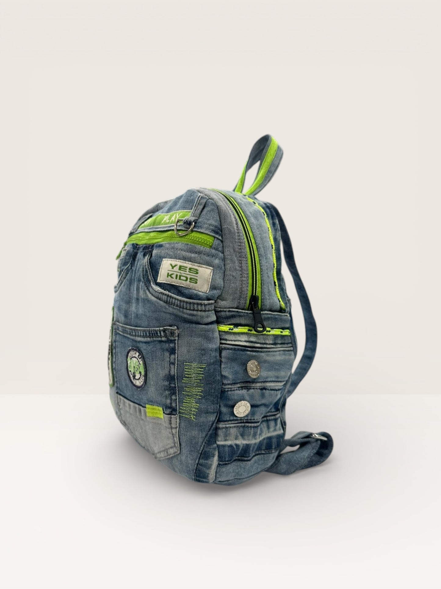 Denim Unikatni Ruksak „Neon Urban“ – Ručni Rad