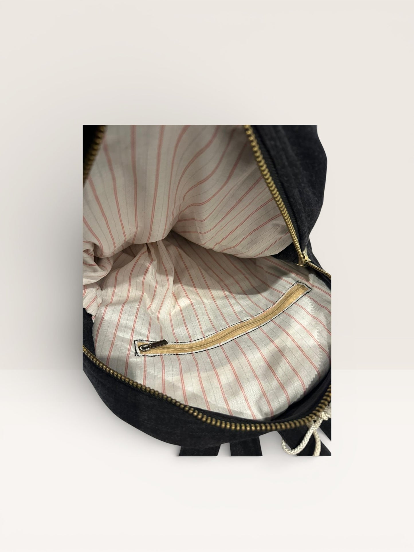 Denim Unikatni Ruksak „Gold Denim“ – Ručni Rad
