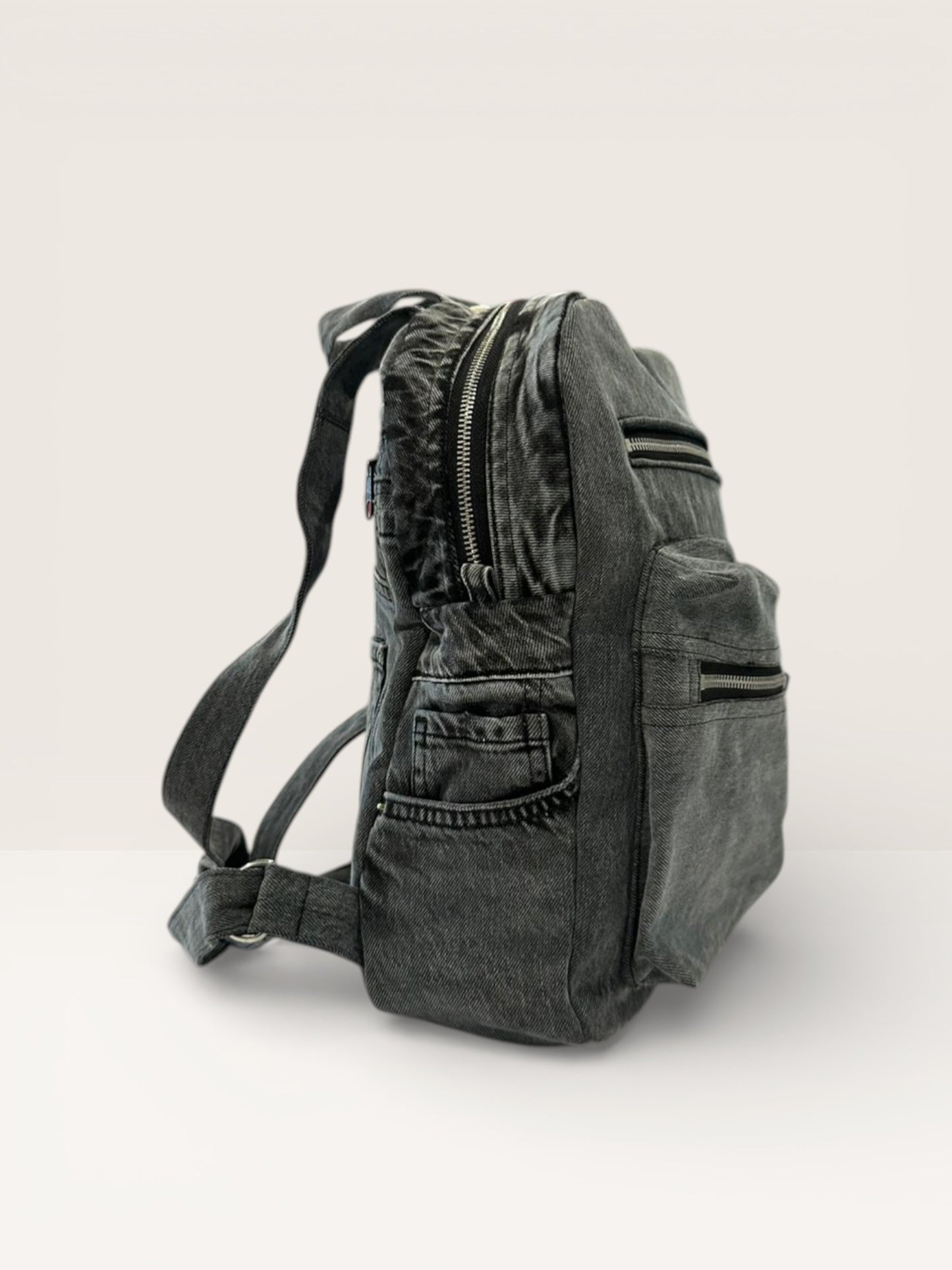 Denim Ruksak „Grey Vintage“ – Ručni Rad
