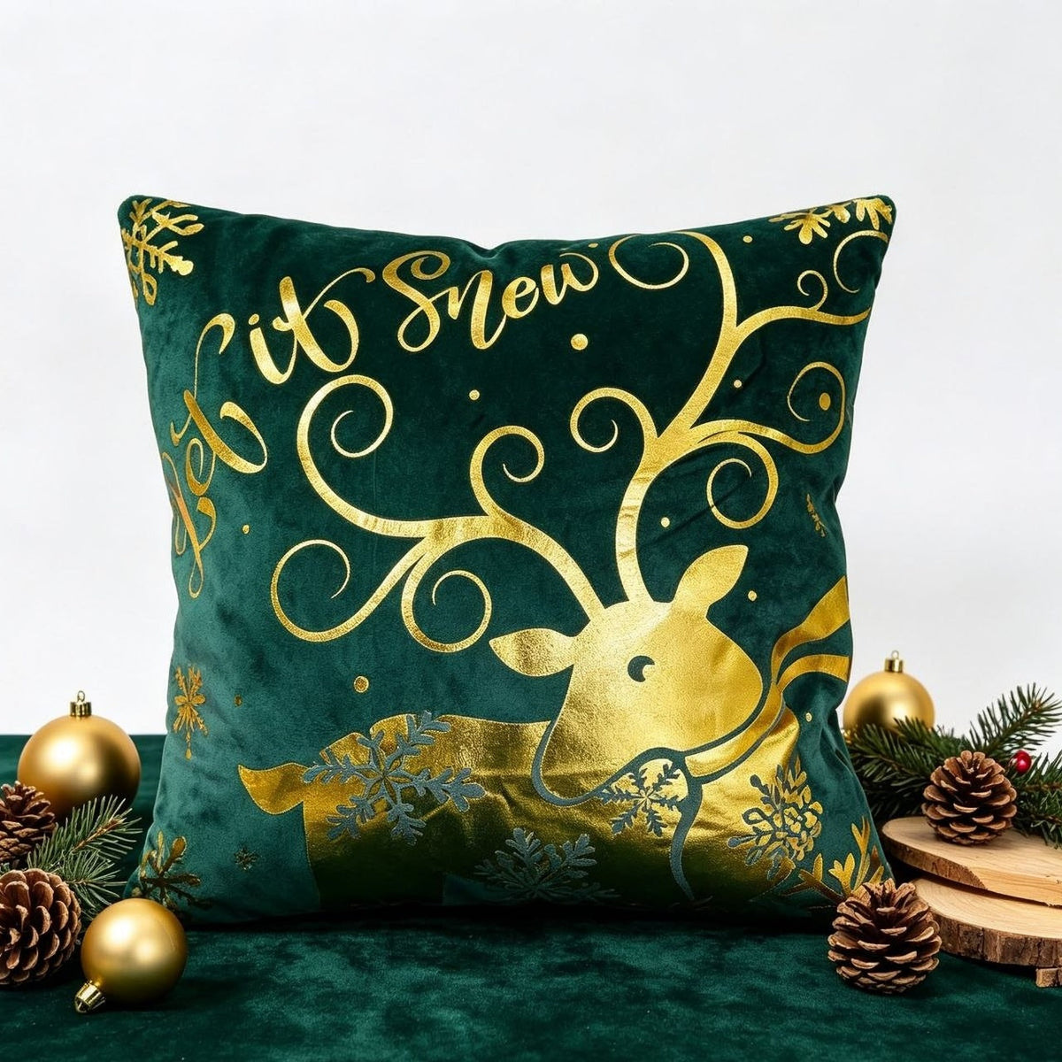 Plišana jastučnica Zlatni sob Let it Snow 45 × 45 cm – Zelena